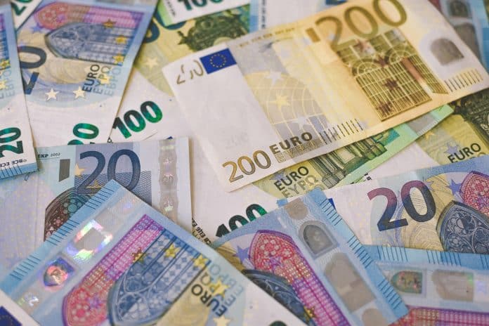 Złotówki czy euro – w czym zarabia opiekunka seniora w Niemczech?